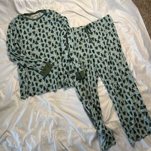 Lauren Conrad Christmas pajamas. Mens set size XL. Item 047